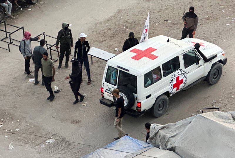 Hamas 7 Rehineyi Serbest Bıraktı: Kızılhaç’a Teslim Edildiler
