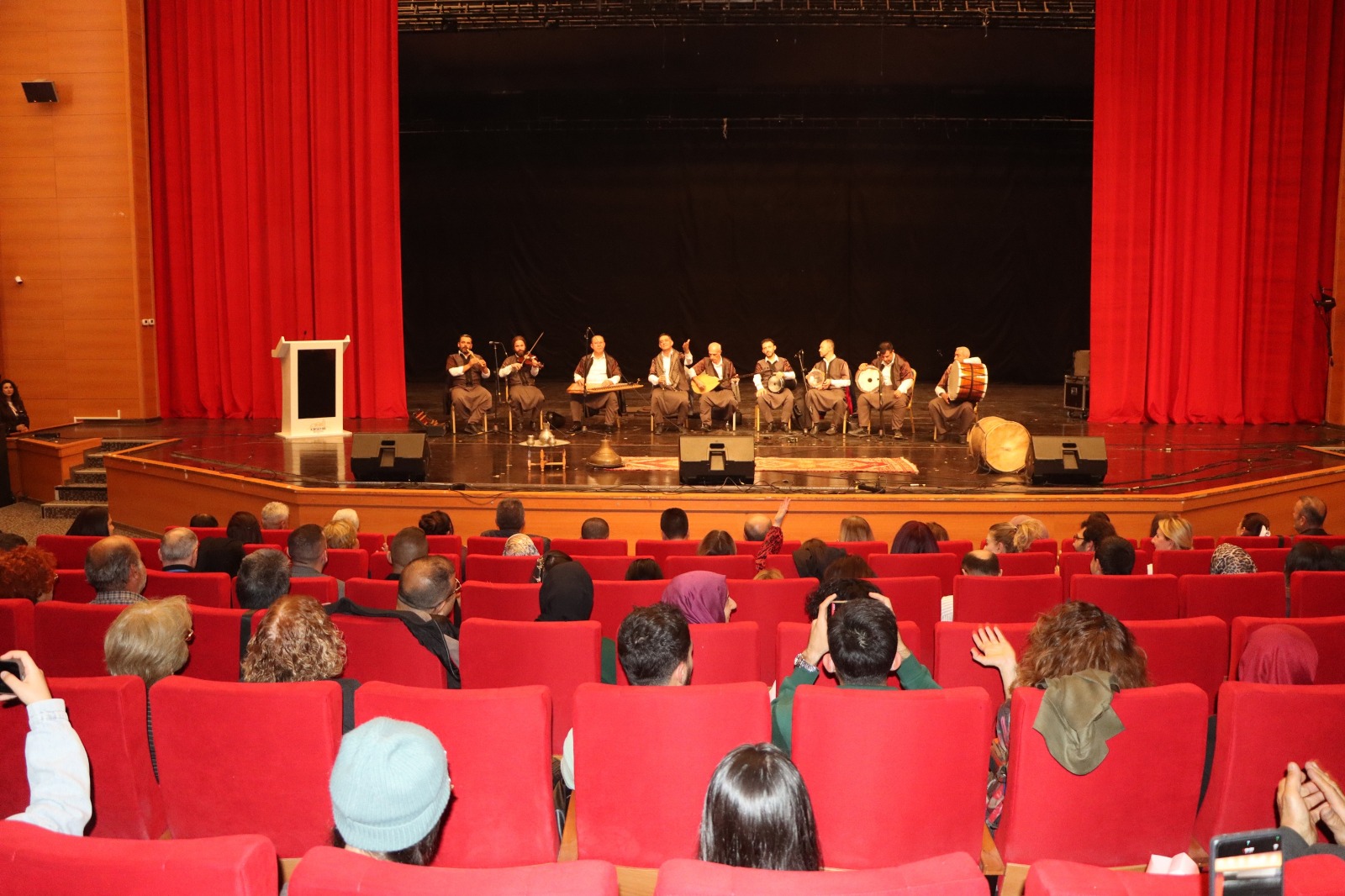 URFA TÜRKÜLERİ BOZKIRIN KALBİNDE YANKILANDI 