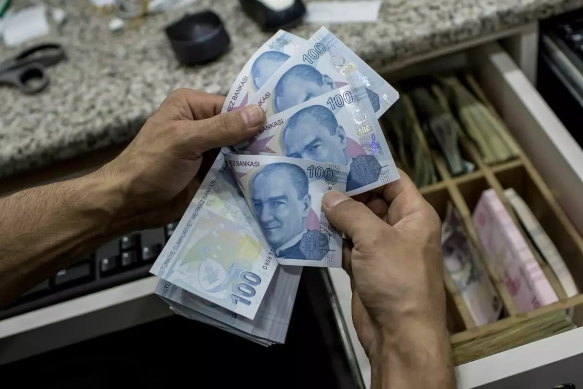 MEMUR VE EMEKLİLERE YENİ YIL MÜJDESİ Mİ GELİYOR? OCAK ZAMMI İÇİN MERKEZ BANKASI TAHMİNİ HEYECAN YARATTI