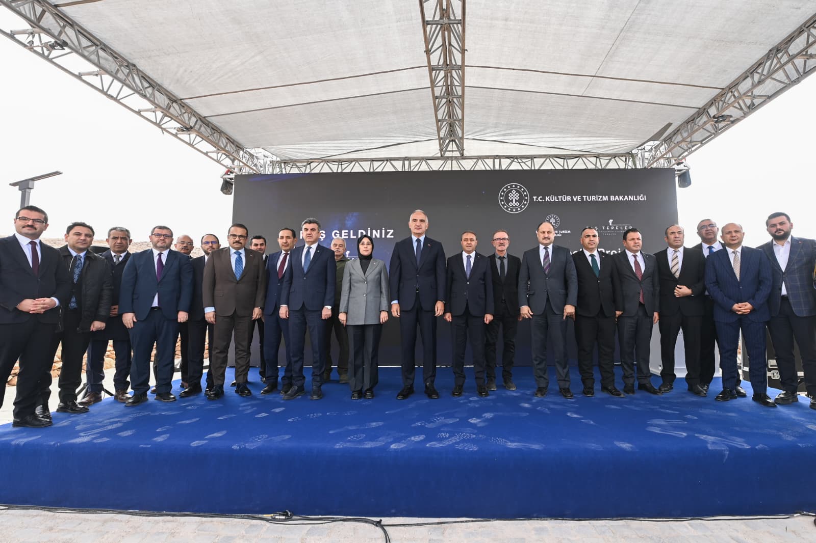 NEOLİTİK DÖNEM'İN KAPILARINI ARALAYAN BULUNTULAR TAŞ TEPELER'DE GÜN YÜZÜNE KAVUŞTU BAKAN ERSOY TAŞ TEPELER'İN 5. YILINDA YENİ KEŞİFLERİ AÇIKLADI