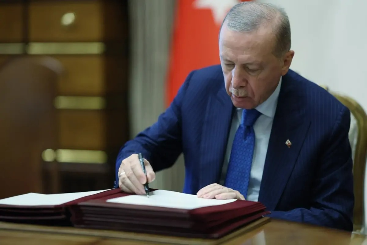 CUMHURBAŞKANLIĞINDAN SÜRPRİZ GECE YARISI KARARLARI