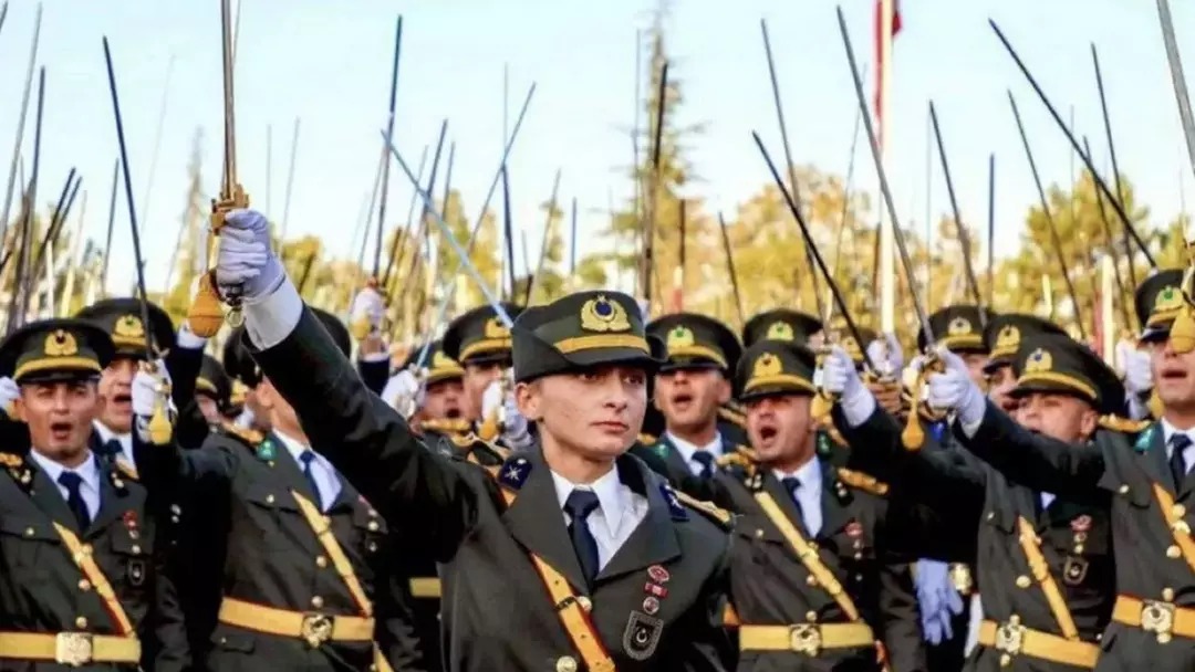TSK’DAN İHRAÇ EDİLEN KOMUTAN HAKKINDA YENİ GELİŞME! MAHKEMEDEN DİKKAT ÇEKEN KARAR