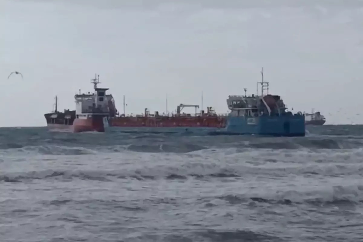MARMARA’DA ALARM: FLORYA AÇIKLARINDA İKİ TANKER TEMAS ETTİ, KURTARMA EKİPLERİ SEVK EDİLDİ