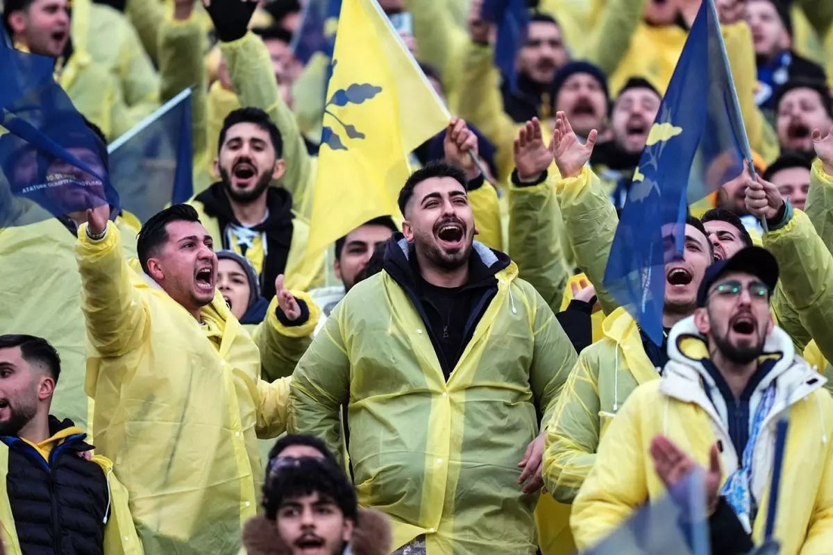 SADETTİN SARAN’DAN SÜPER KUPA’YA DAMGA VURAN DESTEK: 15 MİLYON TL’LİK TRİBÜN HAMLESİ