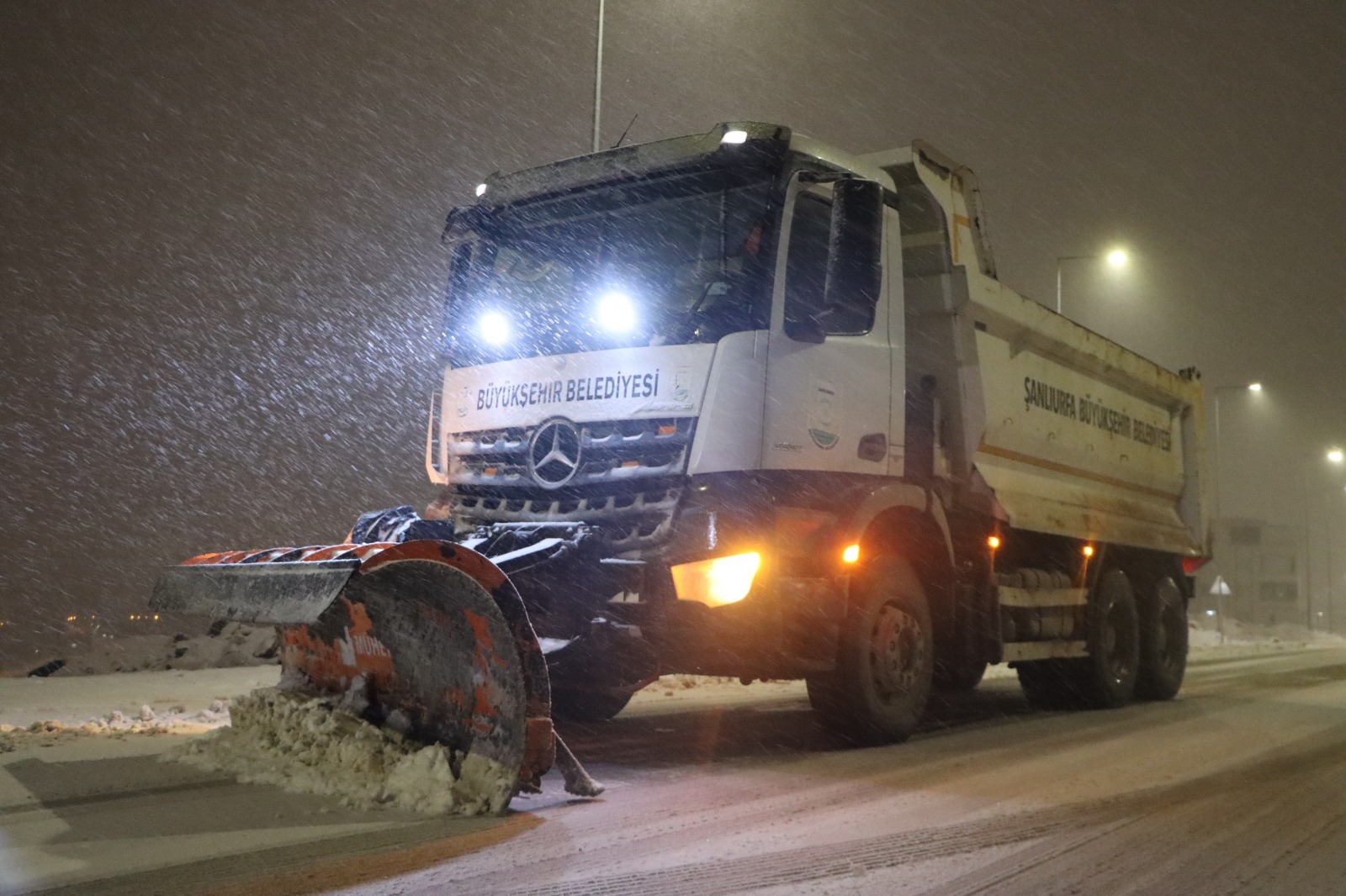 BÜYÜKŞEHİR BELEDİYESİ ULAŞIMI AKSATMADI