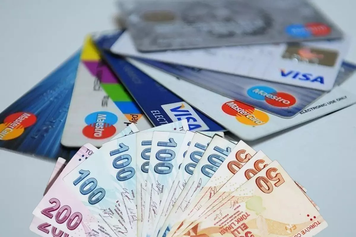 KREDİ KARTI LİMİT DÜZENLEMESİNDE GERİ ADIM: TEPKİLER SONUCU SAĞLIK VE EĞİTİME İSTİSNA
