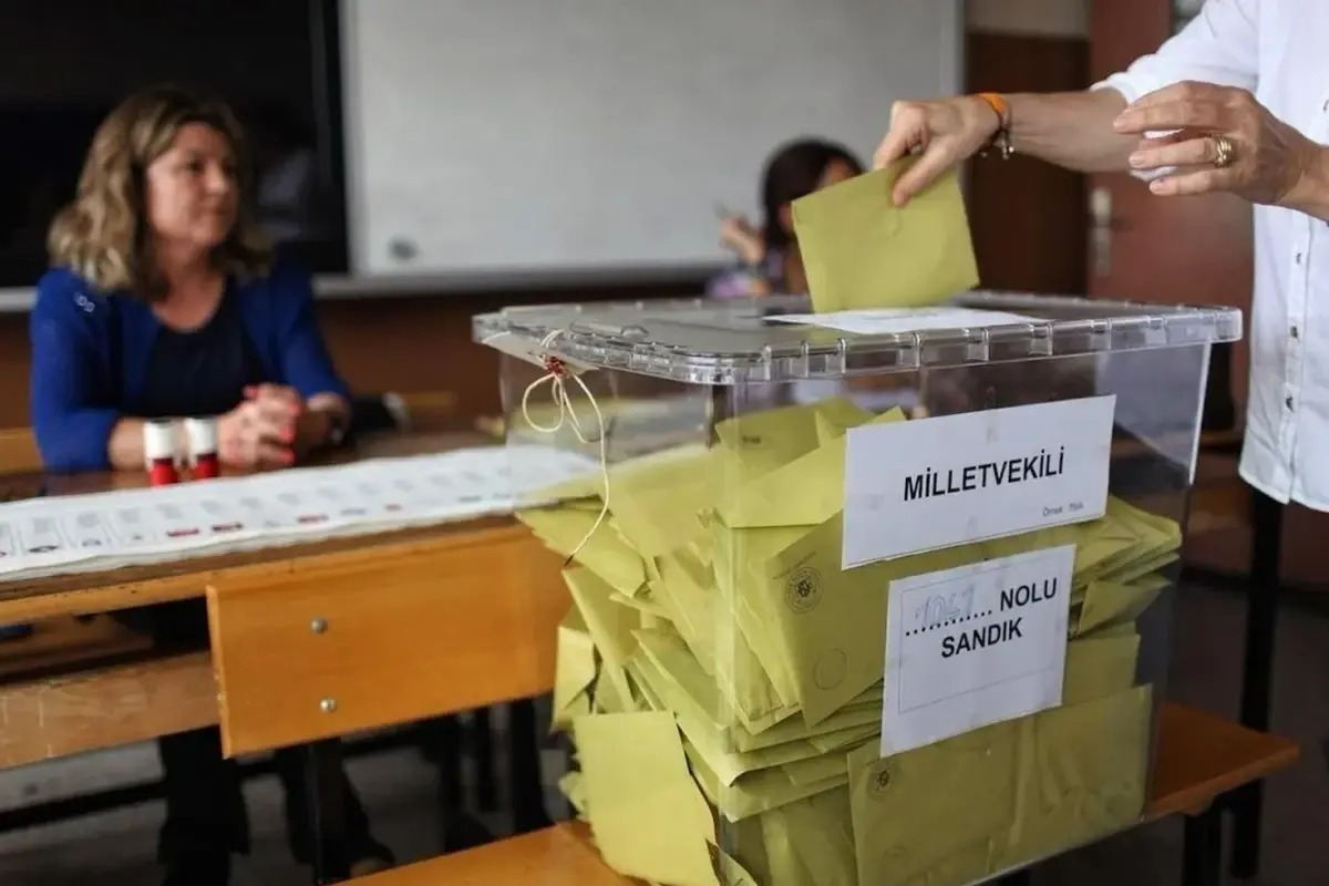 SİYASETTE YENİ İTTİFAK İDDİASI: 7 PARTİLİ “ÜÇÜNCÜ YOL” FORMÜLÜ MASADA