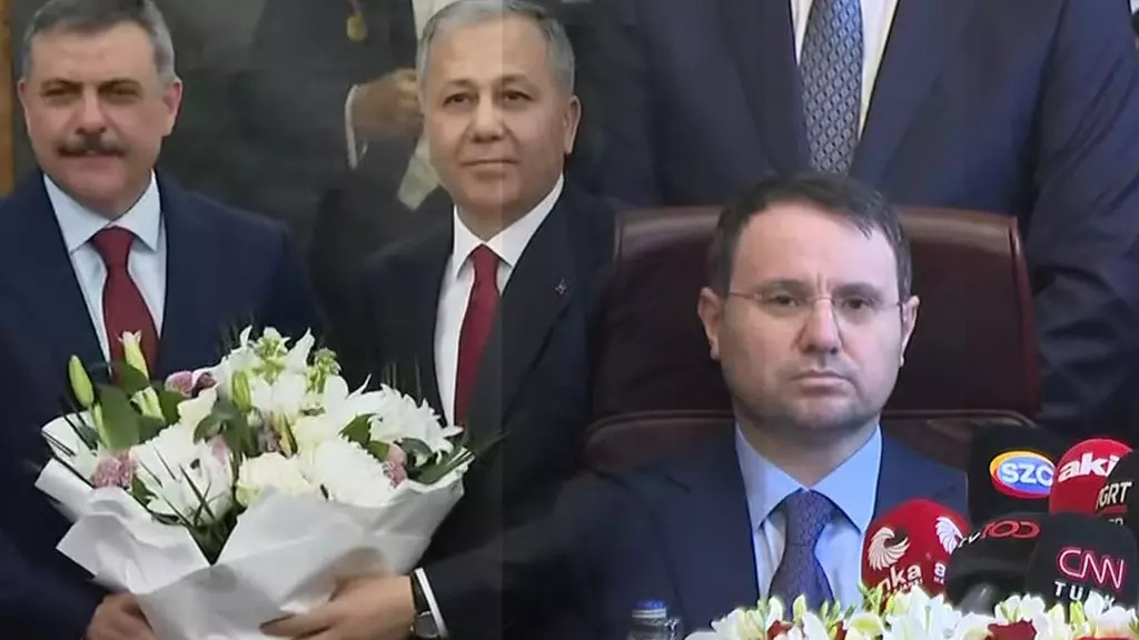 İÇİŞLERİ VE ADALET BAKANLIĞI’NDA DEVİR TESLİM TÖRENLERİ: YENİ BAKANLARDAN “KARARLILIK” MESAJI
