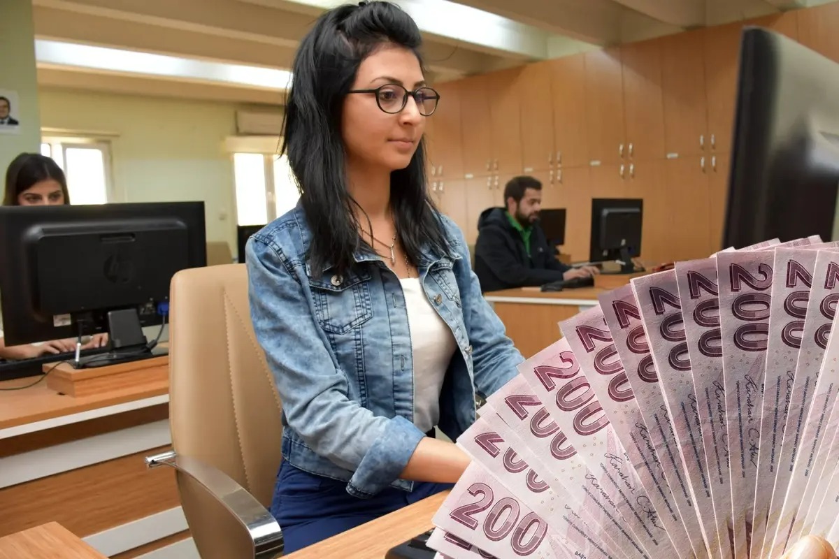 MEMURLARA YILDA İKİ KEZ İKRAMİYE ÖNERİSİ: MECLİS’E SUNULAN TEKLİF KABUL EDİLİRSE ÖDEMELER ASGARİ ÜCRET TUTARINDA OLACAK
