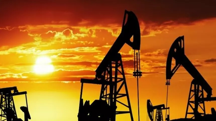 PETROLDE SERT YÜKSELİŞ: ORTA DOĞU GERİLİMİ AKARYAKITI VURDU
