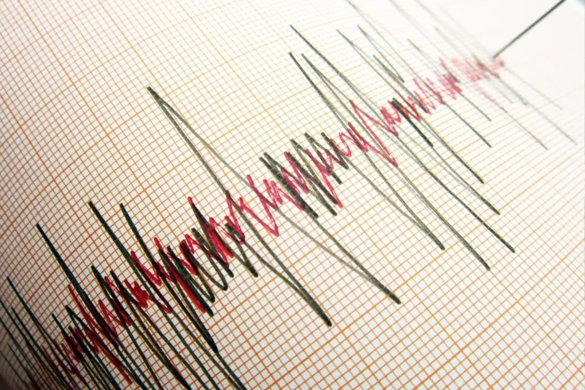EGE’DE KORKUTAN DEPREM PANİĞİ