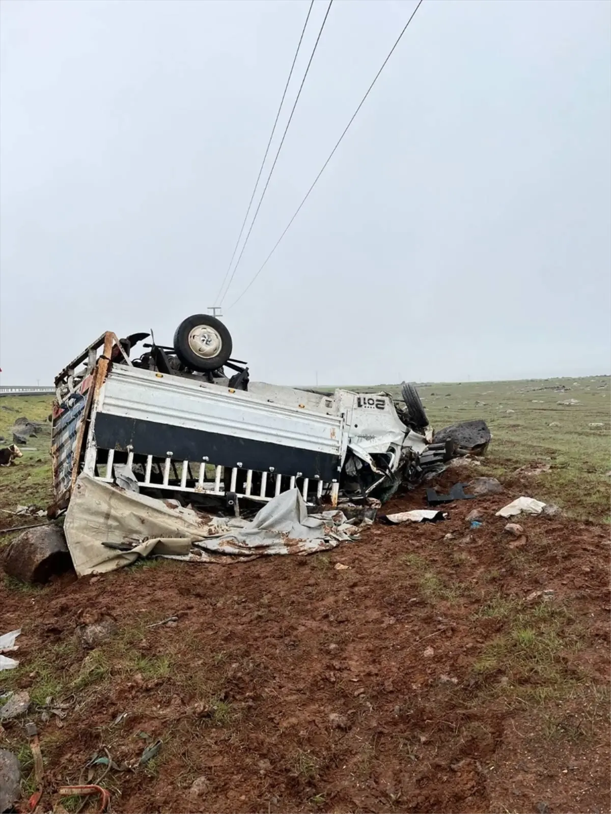 SİVEREK’TE KAMYONET DEVRİLDİ YARALILAR VAR