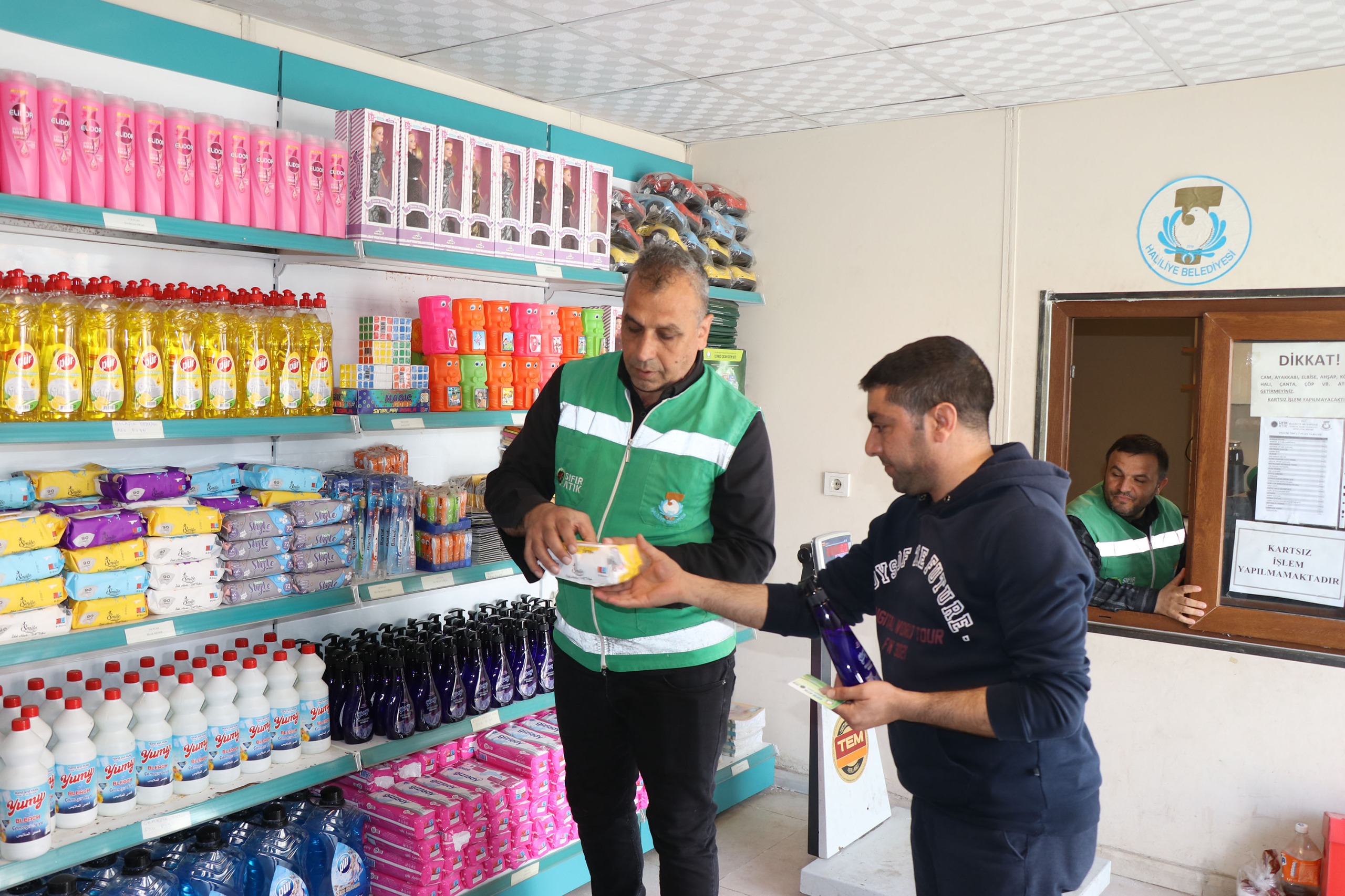 HALİLİYE’DE GERİ DÖNÜŞÜM ATAĞI: 30 BİN AĞAÇLIK ORMAN KURTARILDI