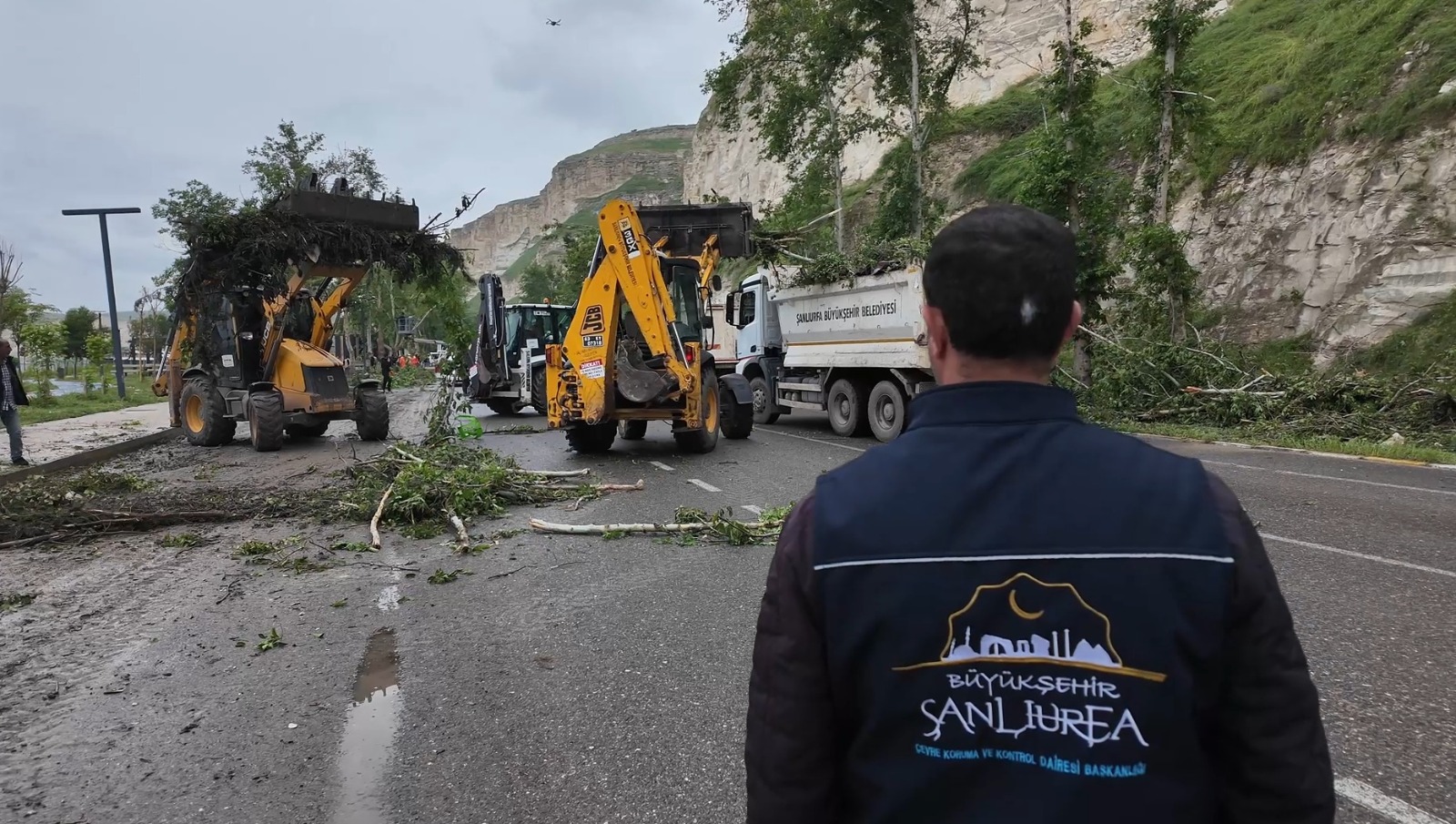 BÜYÜKŞEHİR, BİRECİK’TE AFETİN 3. GÜNÜNDE DE SAHADA 
