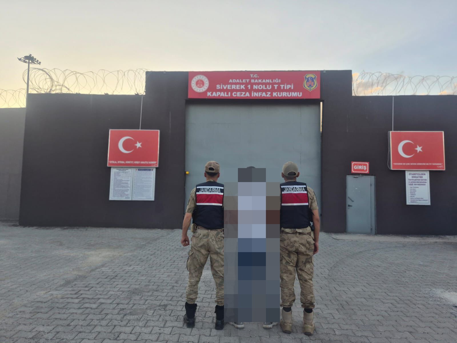 Şanlıurfa'da Uyuşturucu Hükümlüsü Yakalandı: 12 Yıl 6 Ay Hapis Cezası Bulunuyordu