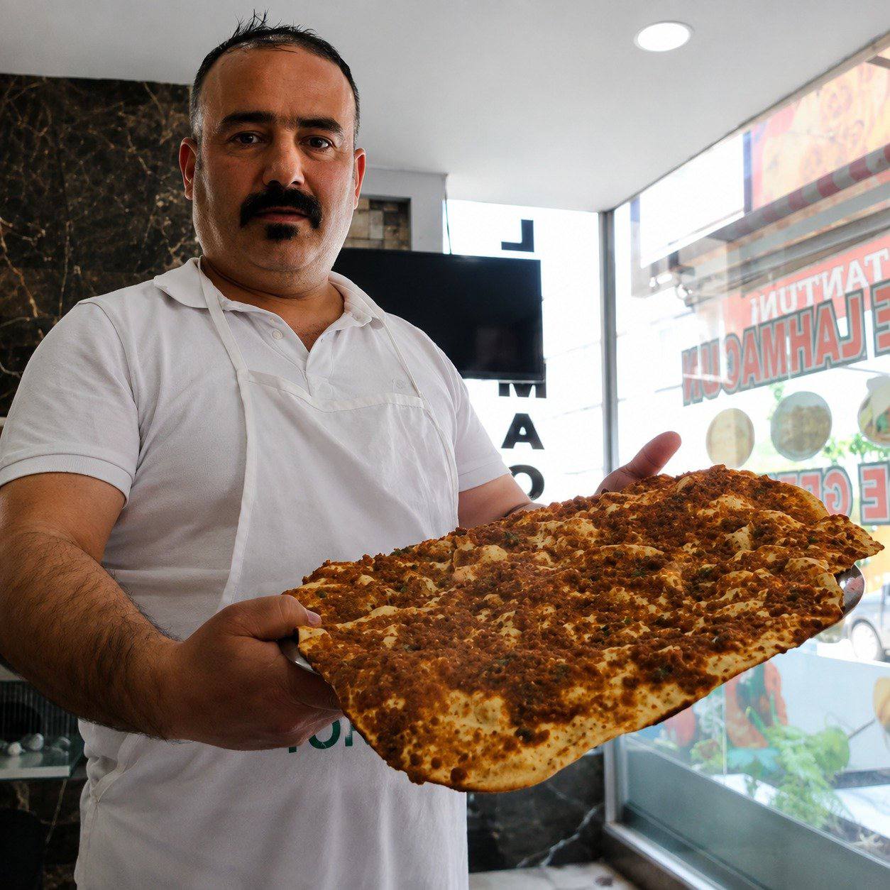 SİVAS'TA 50 TL'LİK LAHMACUNUN SIRRINI AÇIKLADI!