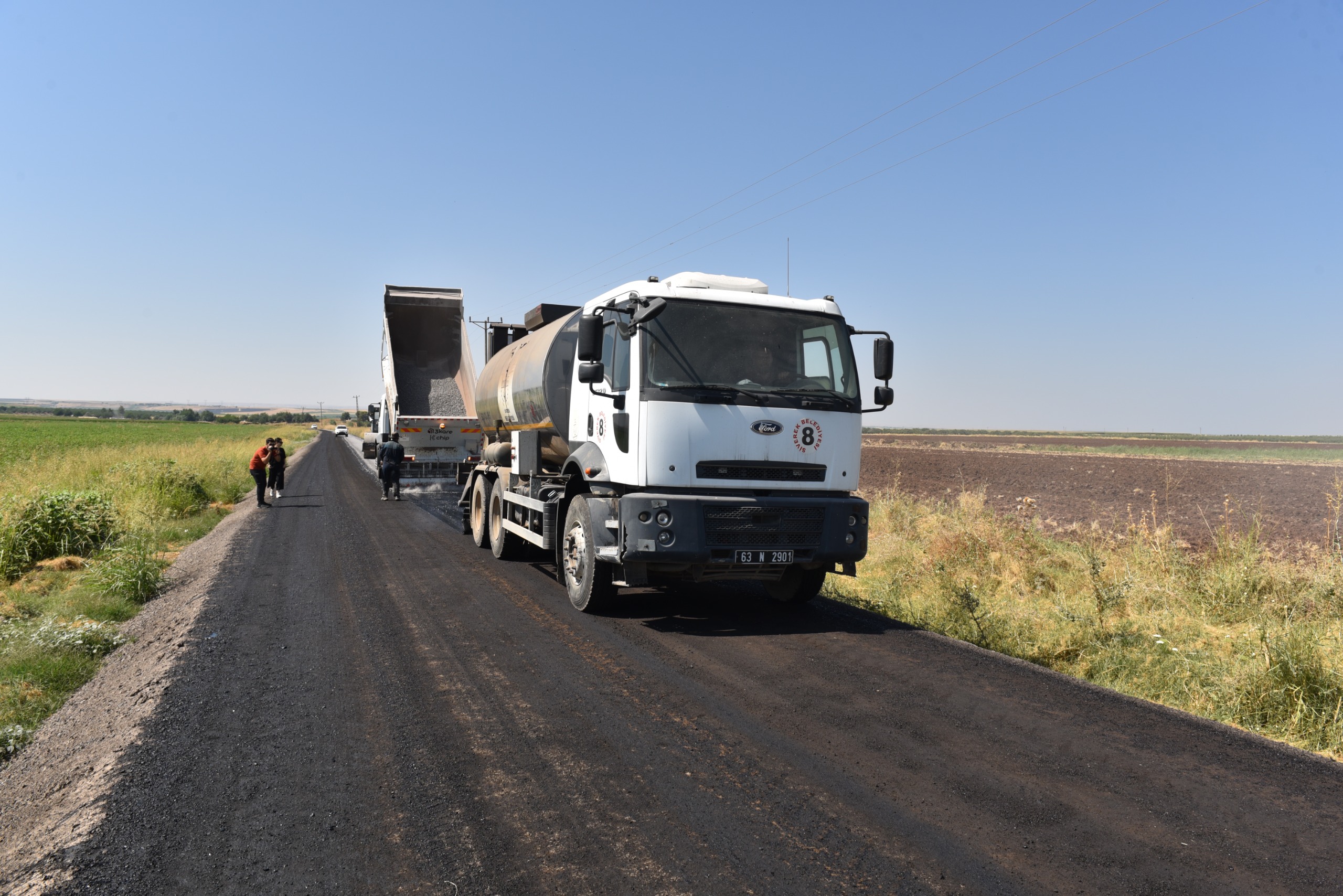 SİVEREK’TE KIRSAL YOLLAR İÇİN SEFERBERLİK