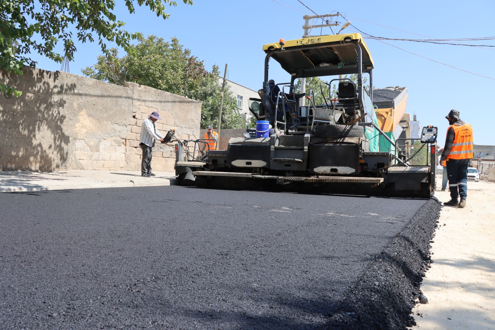 HİLVAN’DA YOLLAR YENİLENİYOR! ULAŞIM KONFORU ARTIYOR