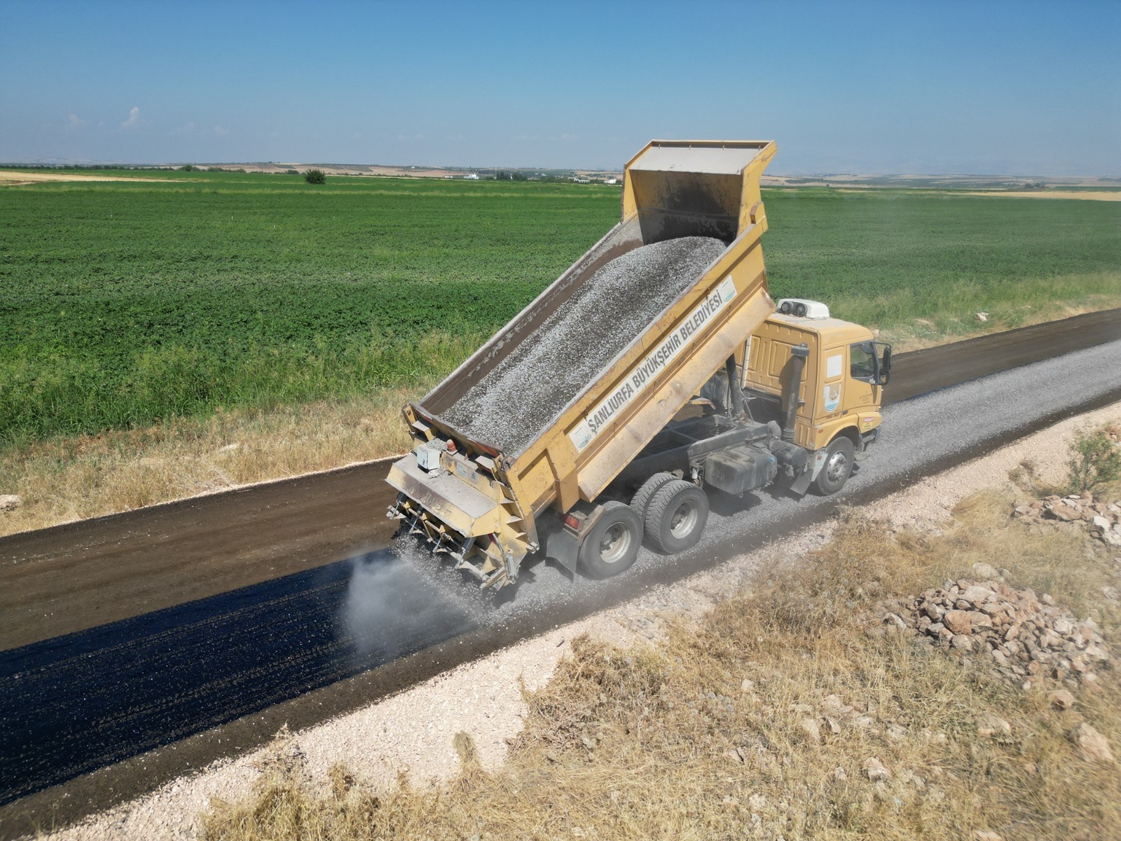 HİLVAN’DA KIRSAL YOLLAR YENİLENİYOR: 10 KİLOMETRELİK GÜZERGAHTA ÇALIŞMA BAŞLADI