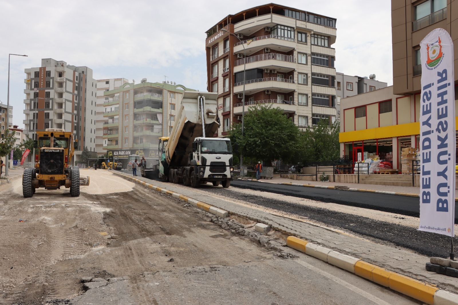 KARAKÖPRÜ’DE YOLLAR YENİLENİYOR! VATANDAŞLAR MEMNUN