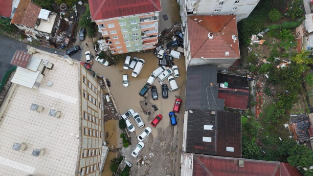 SARIYER’DE SELİN YOL AÇTIĞI BÜYÜK HASAR HAVADAN GÖRÜNTÜLENDİ