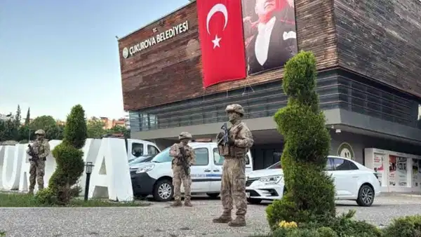 ÇUKUROVA BELEDİYESİ’NE JANDARMA OPERASYONU! ÇOK SAYIDA GÖZALTI KARARI VAR