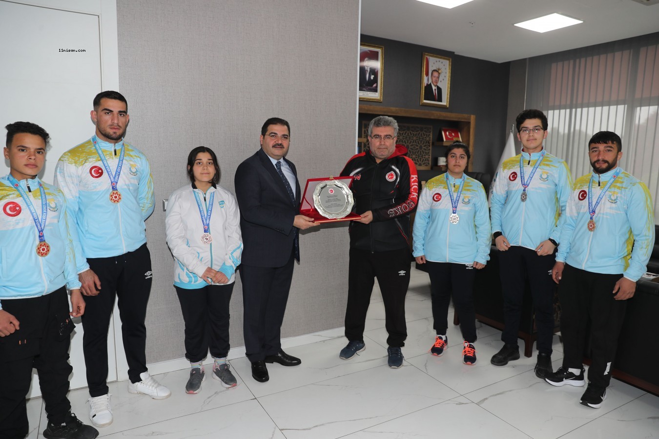 Başkan Canpolat, şampiyonaya damga vuran sporcularla bir araya geldi;