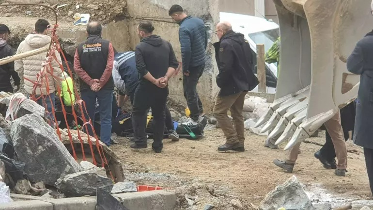 Kağıthane’de fore kazık makinesini çeken halat koptu