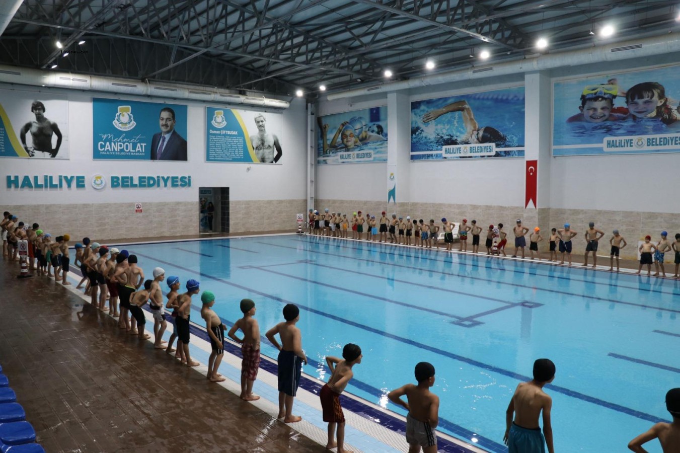 HALİLİYE BELEDİYESİ İLE GÜNDE 1600 ÇOCUK YÜZME EĞİTİMİ ALIYOR;