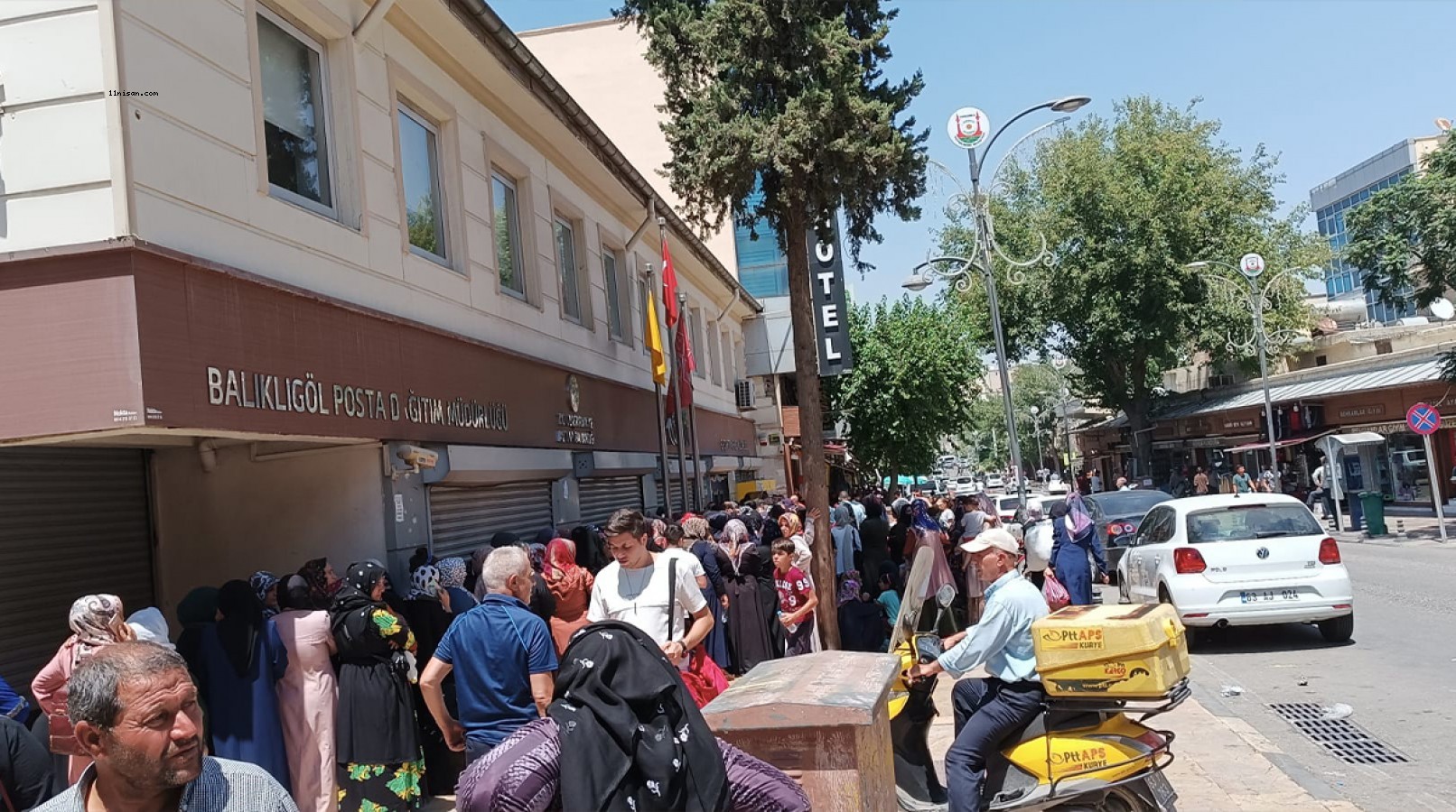 Urfa’da sıcağın altında PTT çilesi!