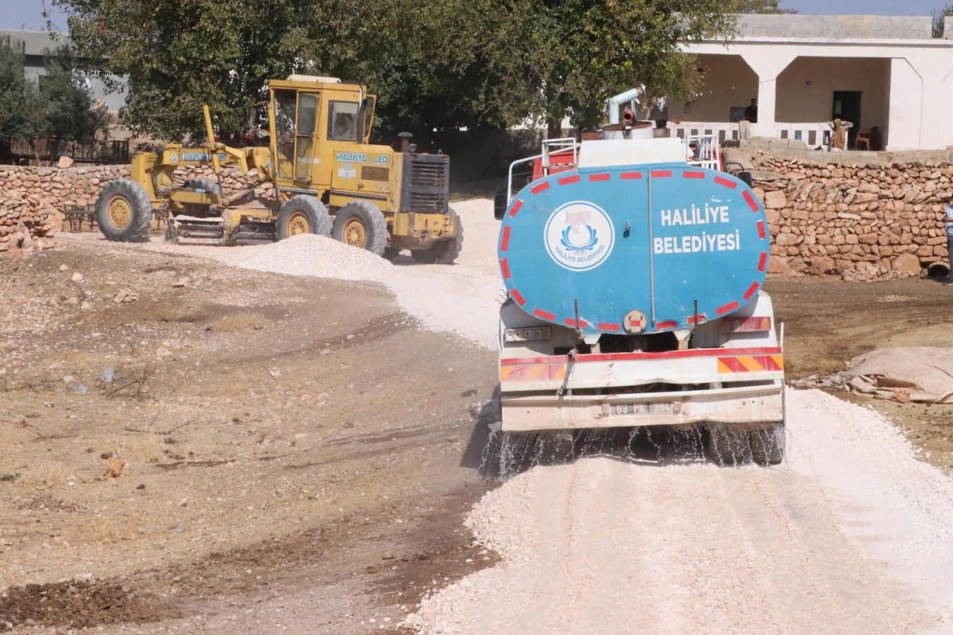 HALİLİYE’DE KIRSAL MAHALLELER YENİ YOLLARINA KAVUŞUYOR;