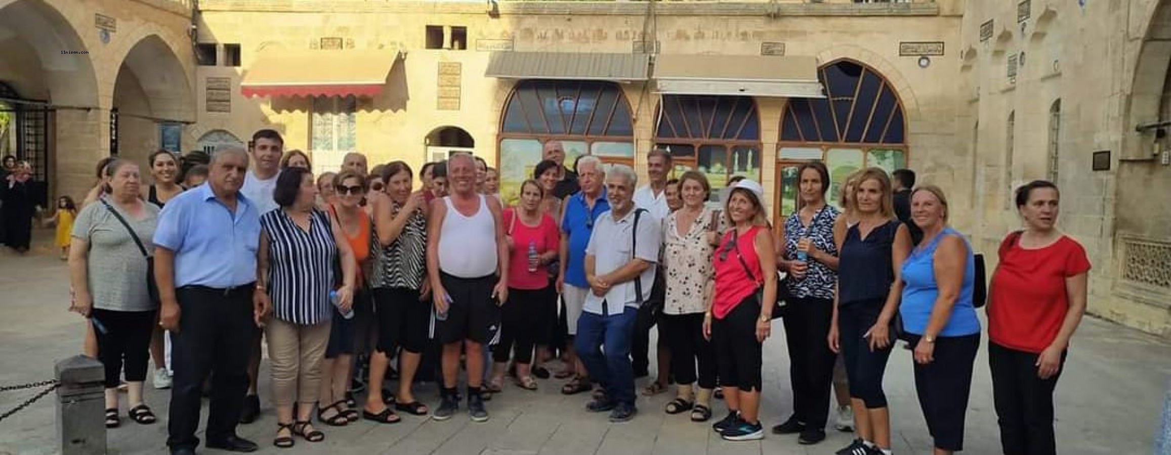 Süryani turistler 100 yıl sonra Urfa’ya geziye geldiler;
