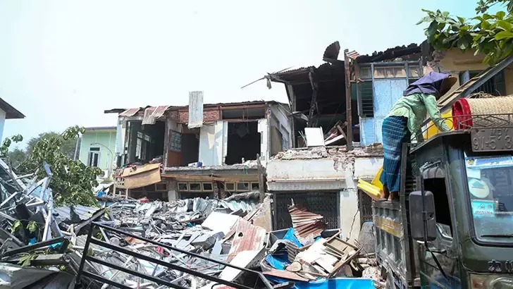Myanmar'daki depremlerde hayatını kaybedenlerin sayısı 3 bini geçti;