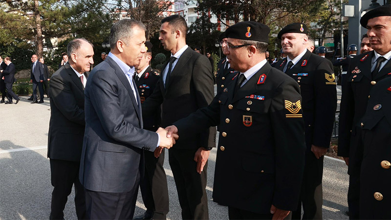 İçişleri Bakanlığı'nda koruma aracı ve polis sayısı azaltıldı