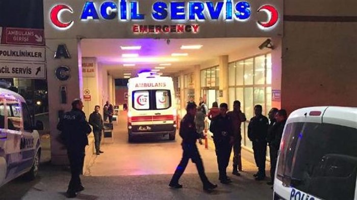 Urfa'da tek taraflı kazada yaralılar var;