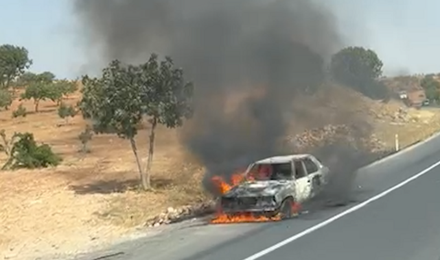 Suruç'ta seyir halindeki otomobil yandı;