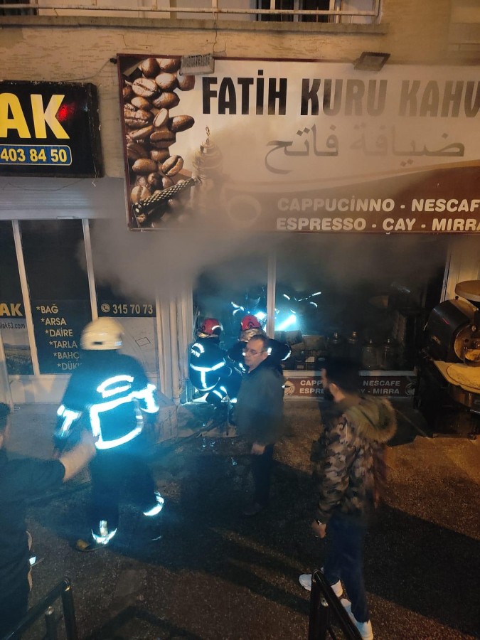 Haliliye'de gece saatlerinde iş yeri yangını;