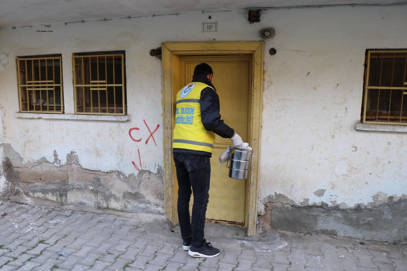 Haliliye Belediyesi sıcak yemekleri ihtiyaç sahibi ailelere ulaştırıyor;