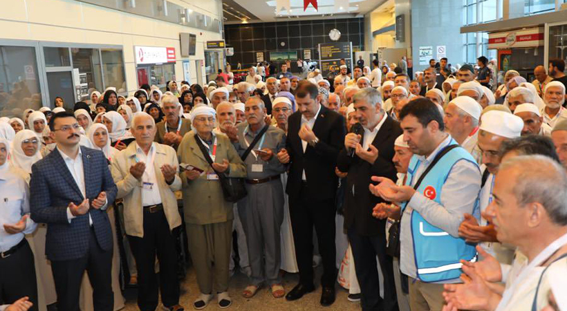 Şanlıurfa’dan kutsal yolculuğa çıkan ilk kafile dualarla uğurlandı;