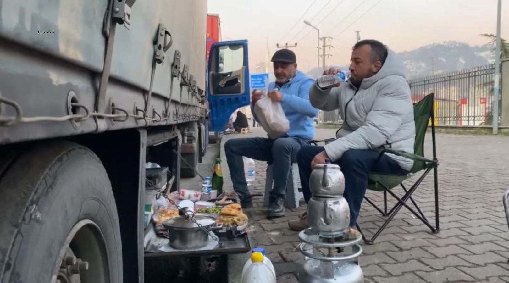 Artvin’de tır kuyruğunda iftar telaşı;
