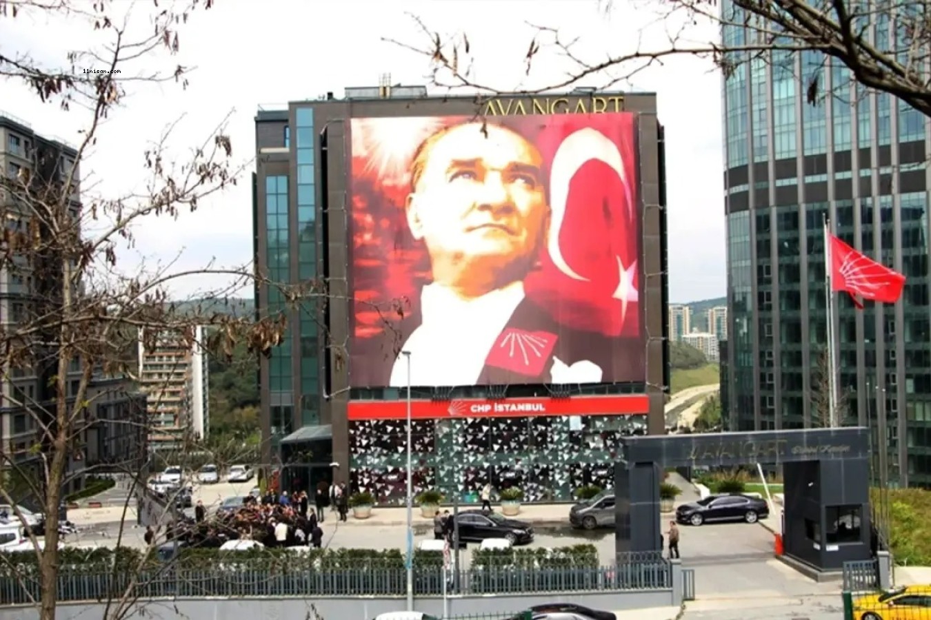 CHP İSTANBUL İL BAŞKANLIĞI İÇİN SÜRPRİZ KARAR: BİNA KAPATILDI;