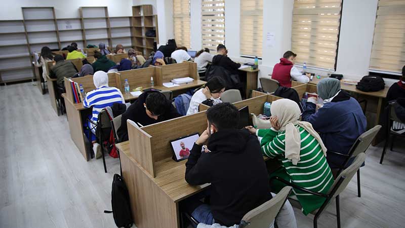 Karaköprü’de okuma evleri gençlerin sınav hazırlığına destek oluyor;