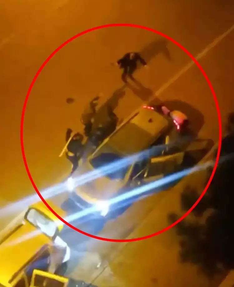 Diyarbakır'da iki aile arasında silahlı kavga kamerada: 1'i polis 9 yaralı;