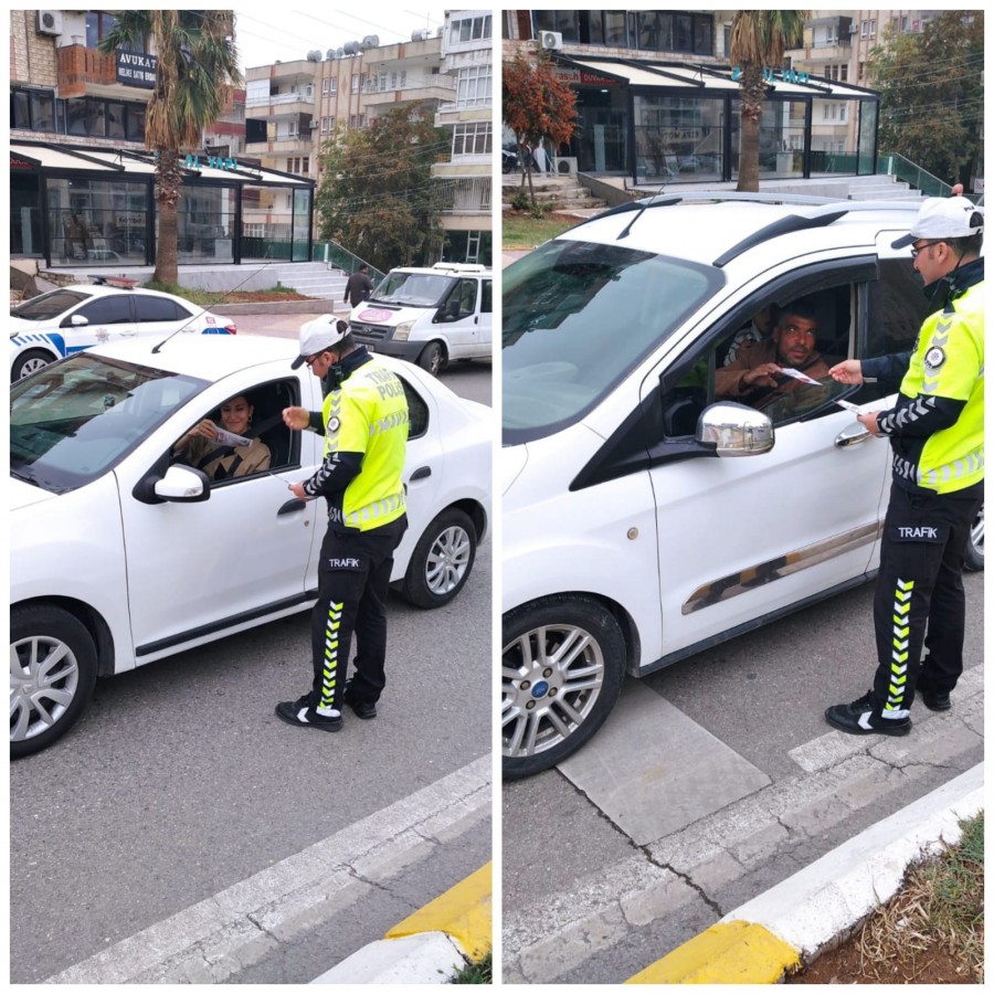 Trafik polisleri sürücülere bilgilendirici broşür dağıttı;