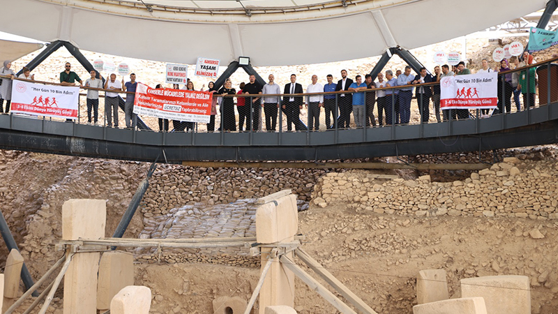 Sağlık çalışanları Göbeklitepe’ye yürüyüş gerçekleştirdi;