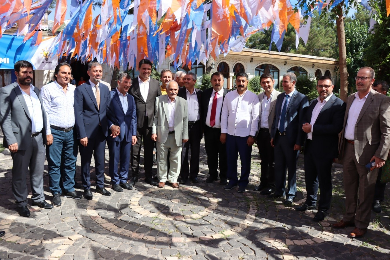 AK Parti’de bayramlaşma coşkusu