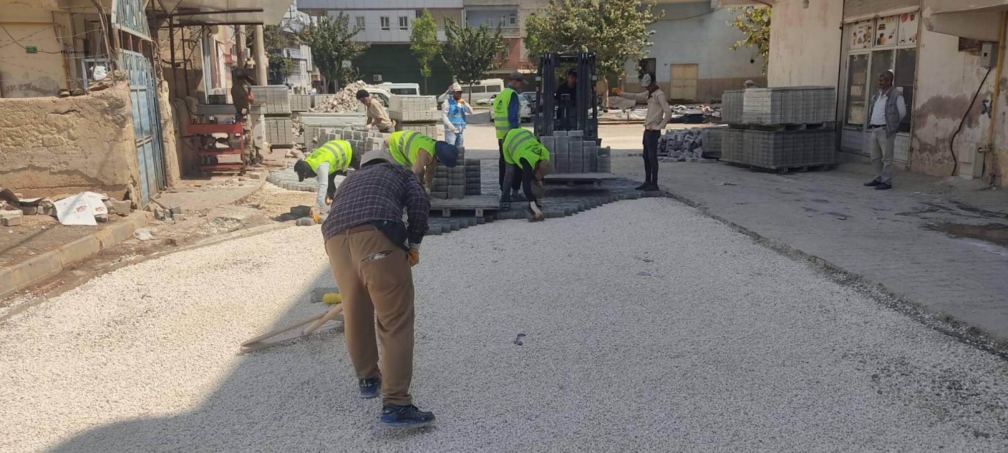 Eyyübiye’de Gece Gündüz Yol Çalışması