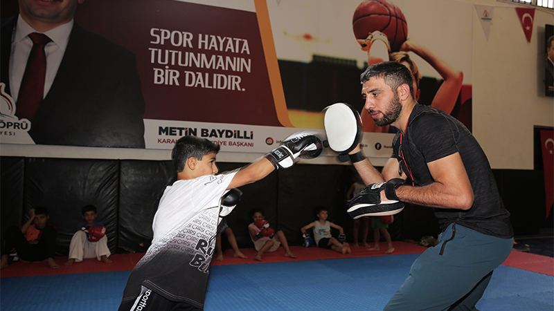 Karaköprü'de gençlerin hayatında fark yaratan spor kursları;