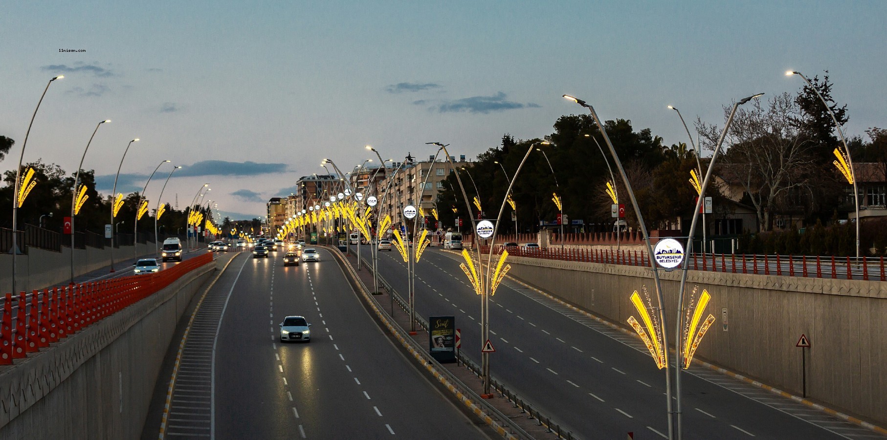 Şanlıurfa’da caddeler ve sokaklar ışıl ışıl;