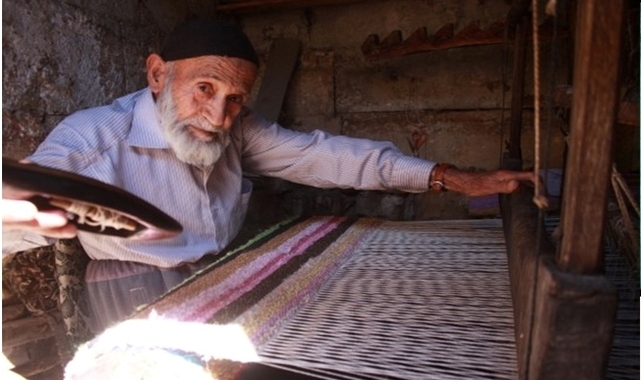 Urfa’nın son ve en eski çulhalarından Mustafa Kırmızıdeve hayatını kaybetti;